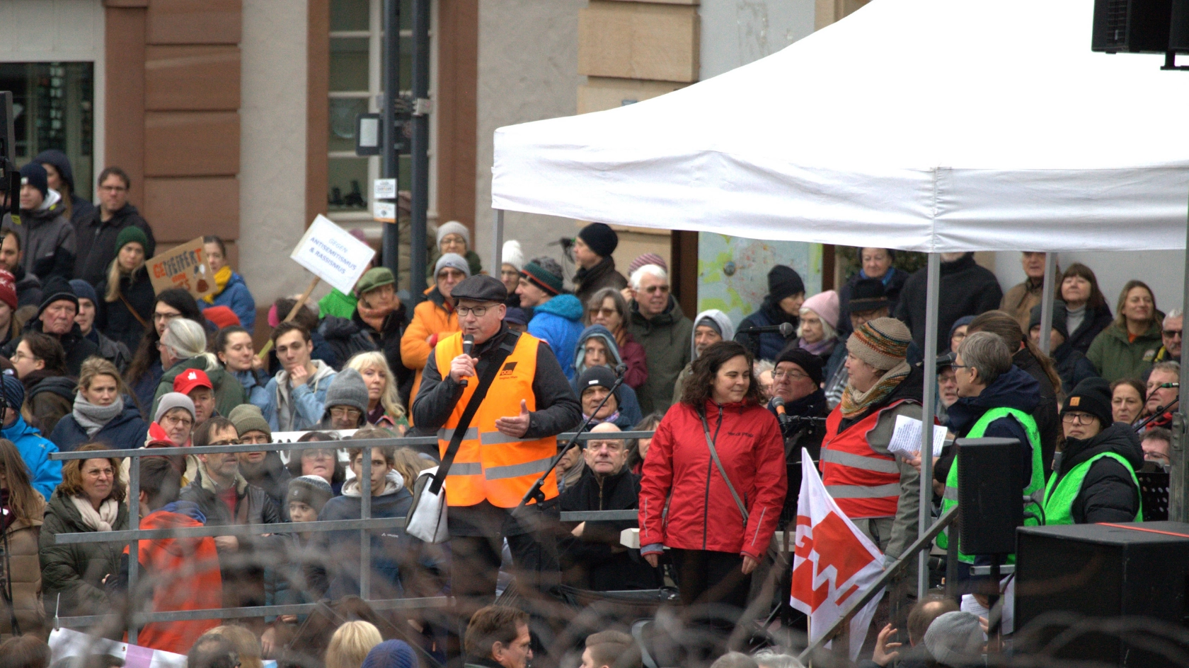 Gewerkschafter zeigen Flagge in Landau