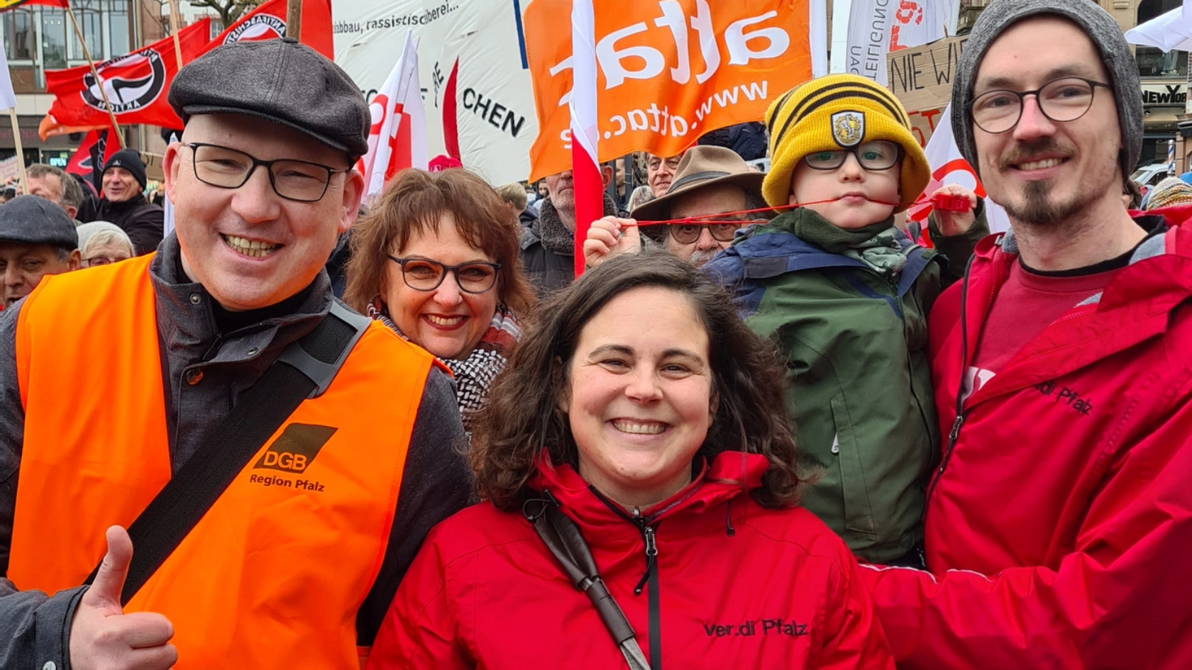 Gewerkschafter zeigen Flagge in Landau