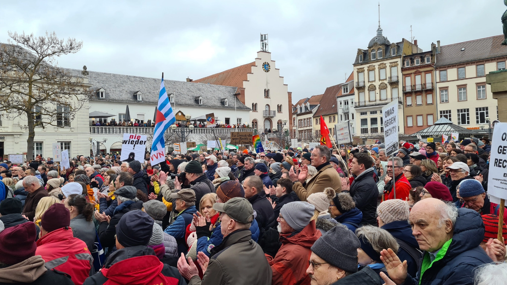 Gewerkschafter zeigen Flagge in Landau