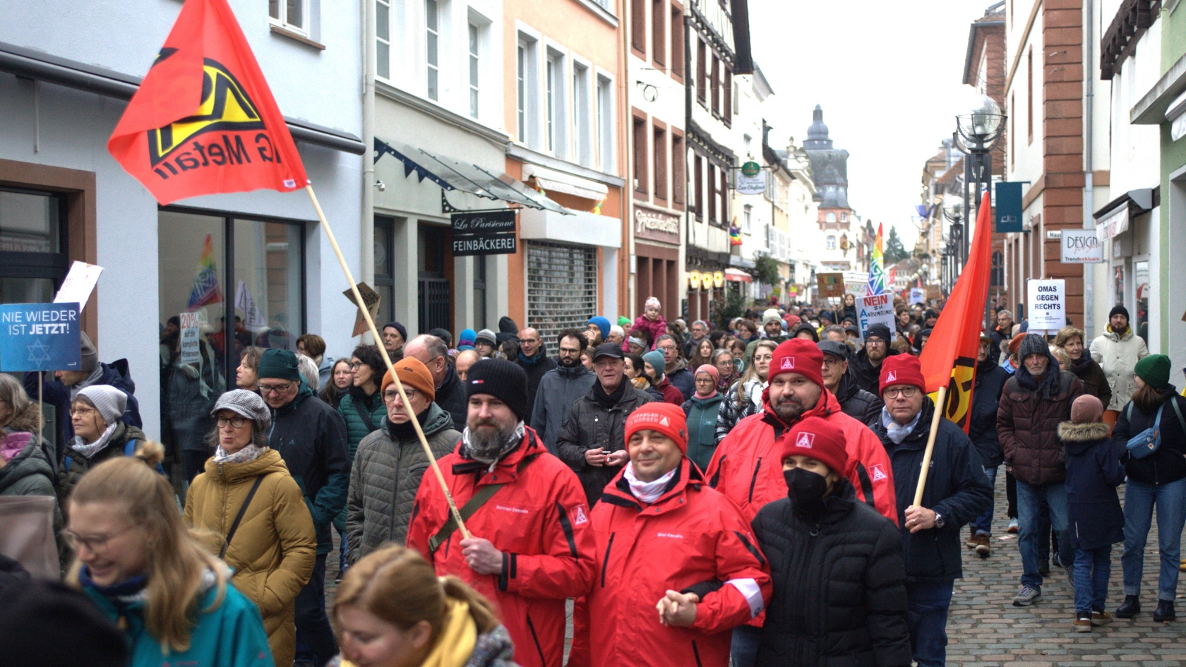 Gewerkschafter zeigen Flagge in Landau