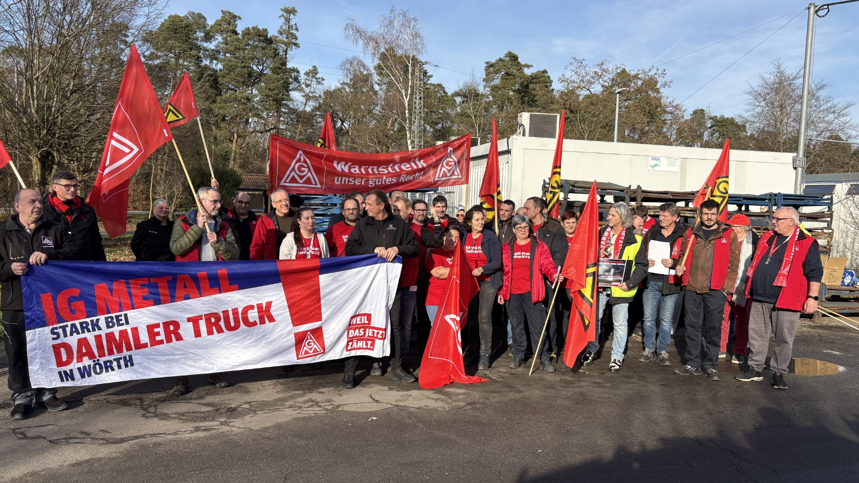 Warnstreik bei Berger Metallwaren in Berg