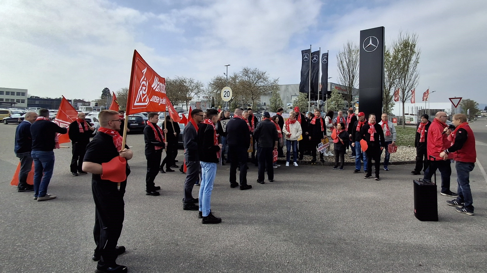 Warnstreik Mercedes Benz Niederlassung Landau