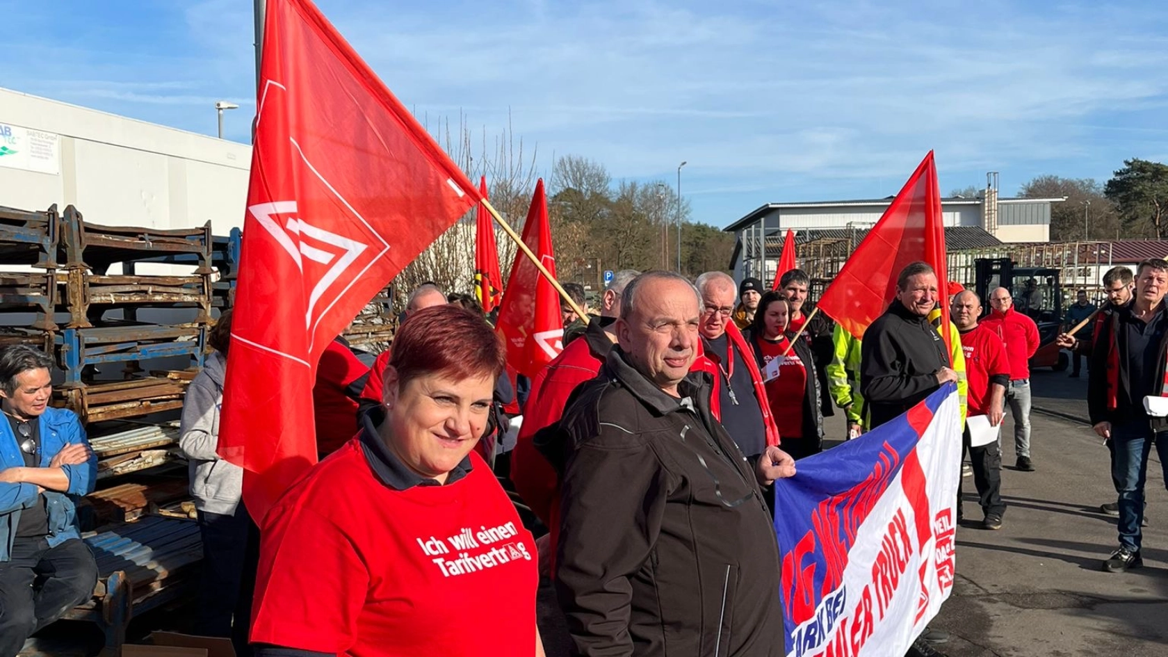 Warnstreik bei Berger Metallwaren in Berg