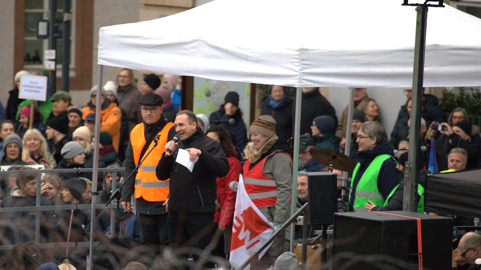 Gewerkschafter zeigen Flagge in Landau