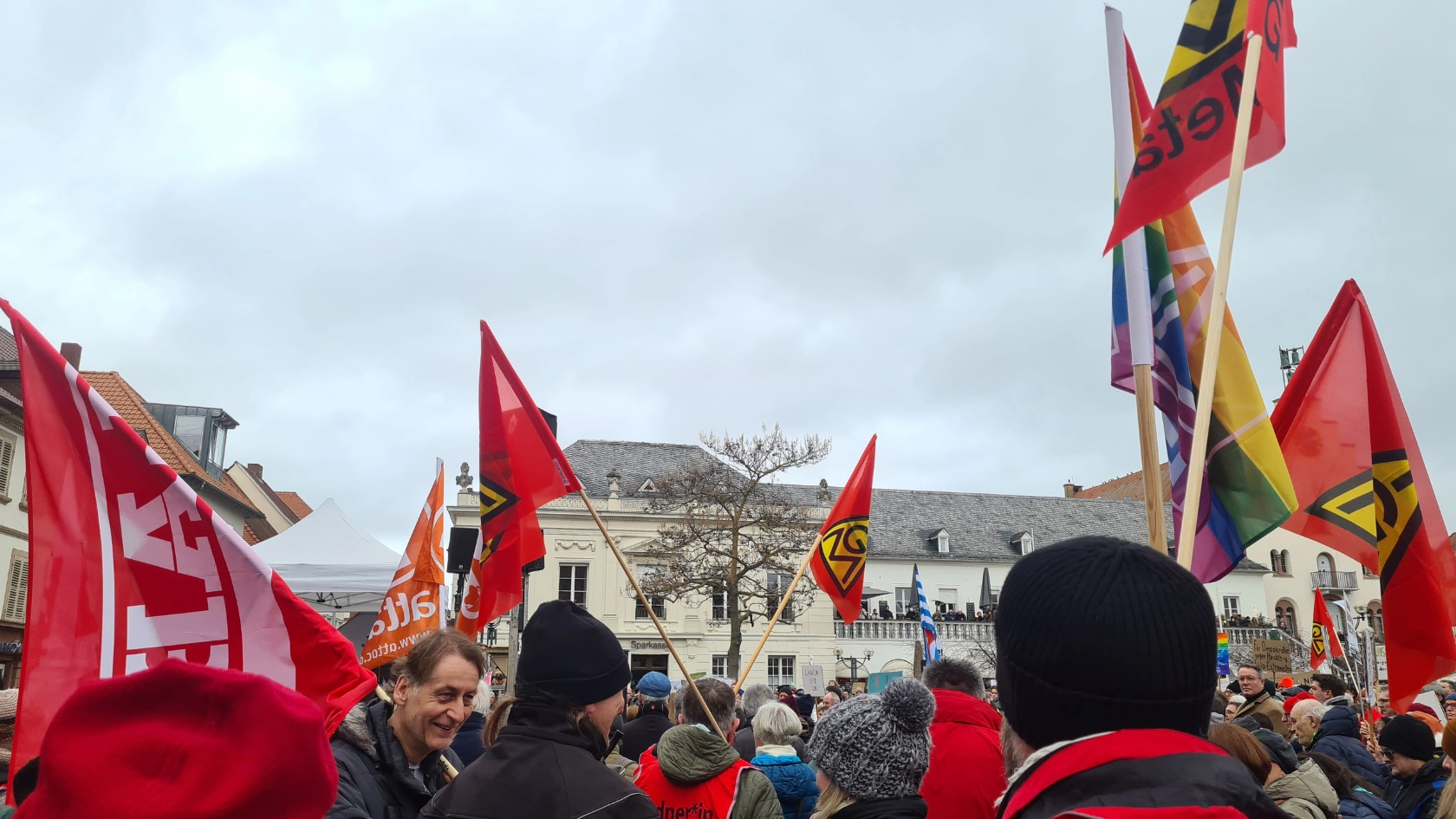 Gewerkschafter zeigen Flagge in Landau