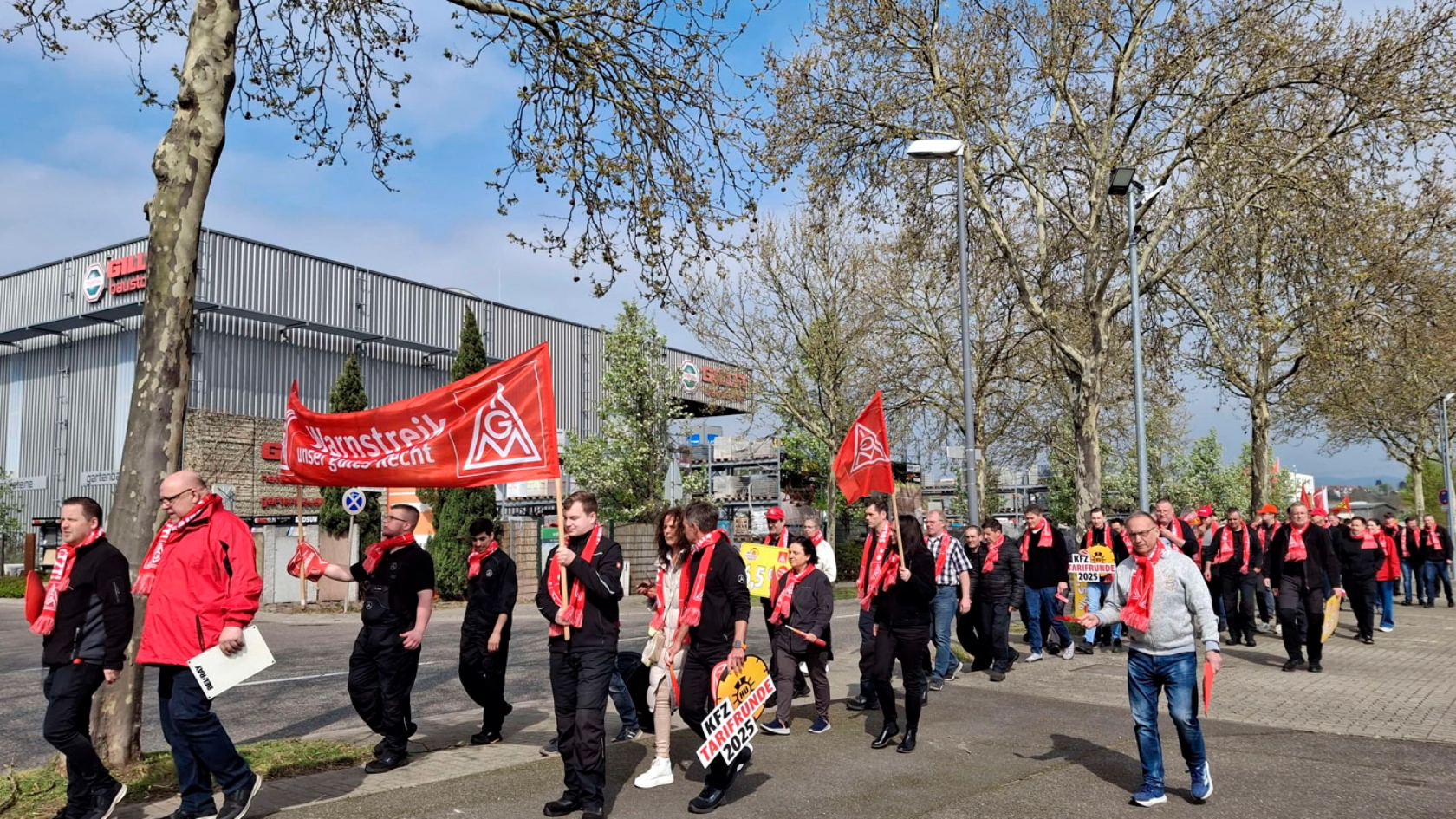 Warnstreik Mercedes Benz Niederlassung Landau