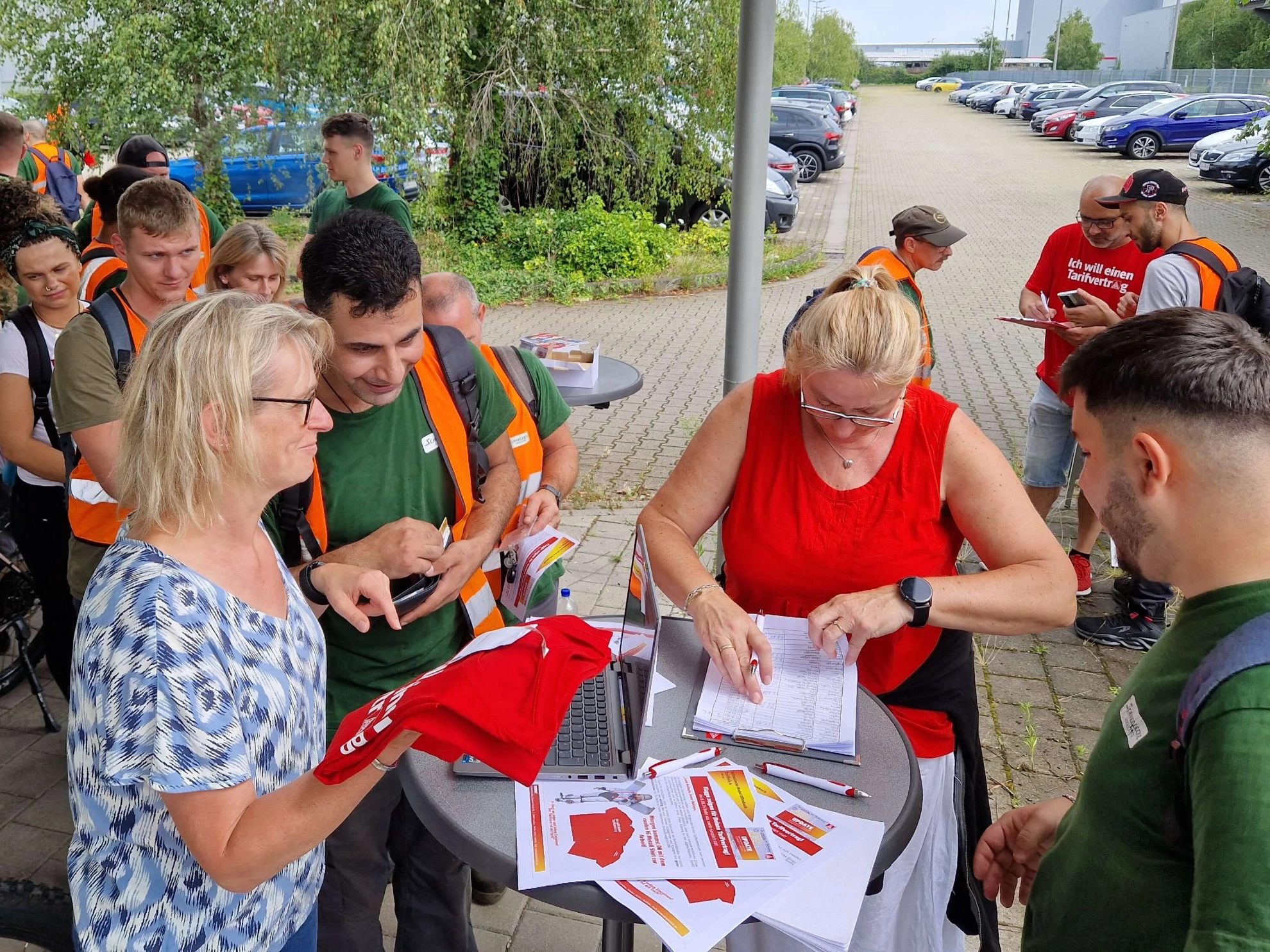 2024-08-07 Schnellecke T-Shirt Verteilung