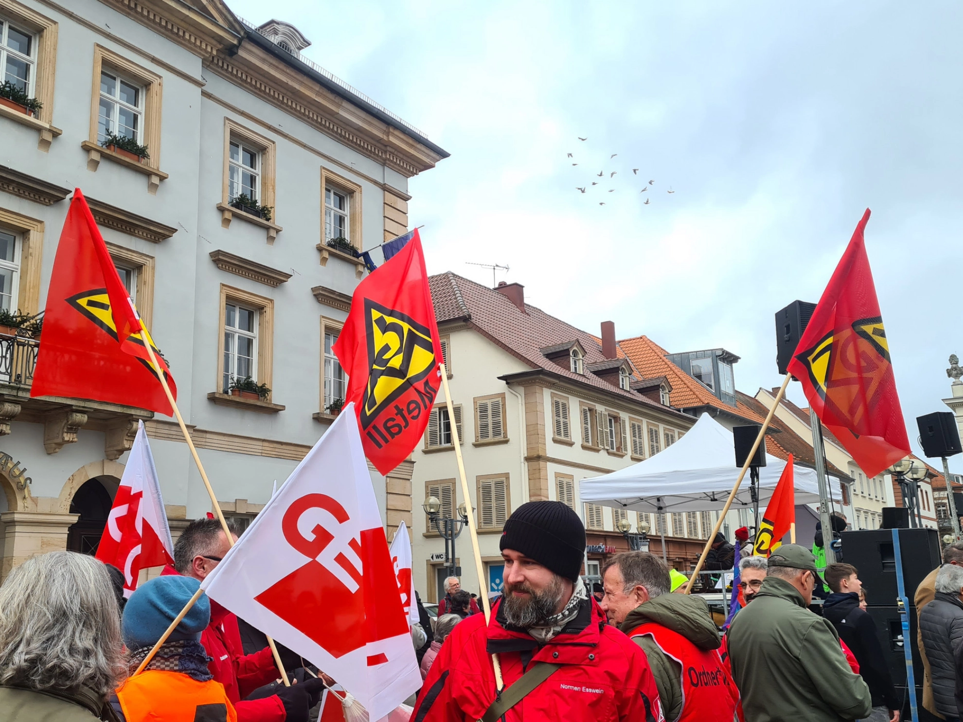 Gewerkschafter zeigen Flagge in Landau
