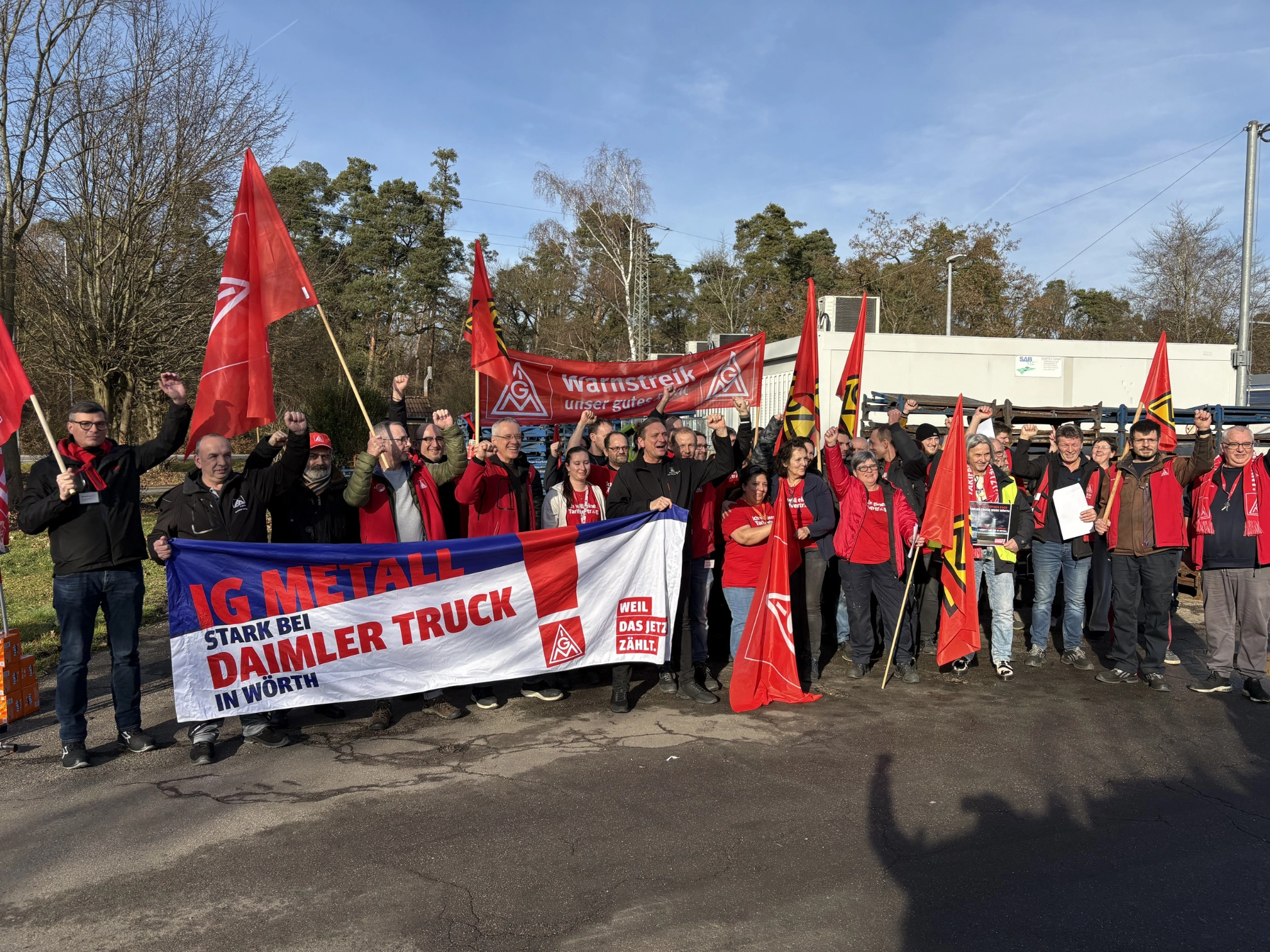 Warnstreik bei Berger Metallwaren in Berg