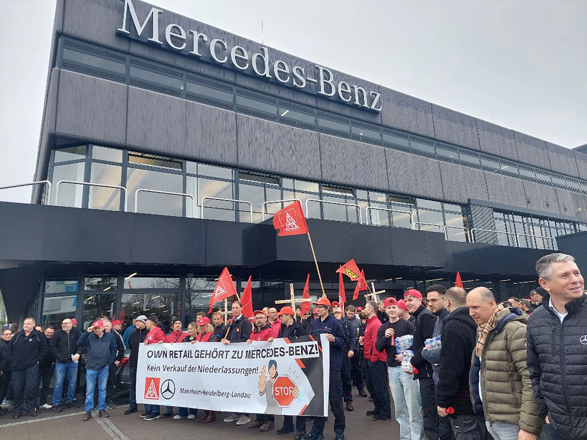 Mercedes-Benz Niederlassungen Betriebsversammlungen