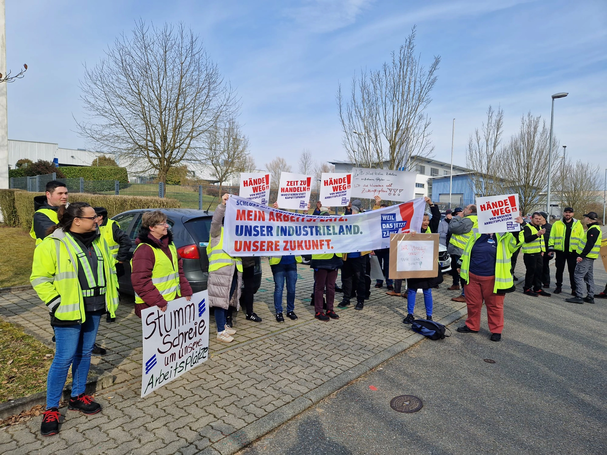 Protest gegen Stellenabbau bei Eberspächer catem