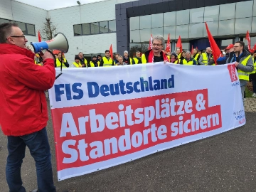 Mitarbeiter von Faurecia Hagenbach demonstrieren
