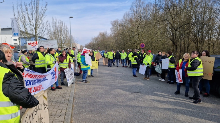 Protest gegen Stellenabbau bei Eberspächer catem
