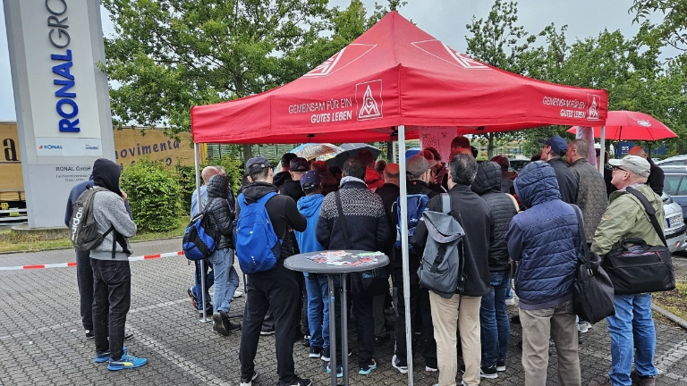 Betriebsrat und IG Metall bei Ronal Landau