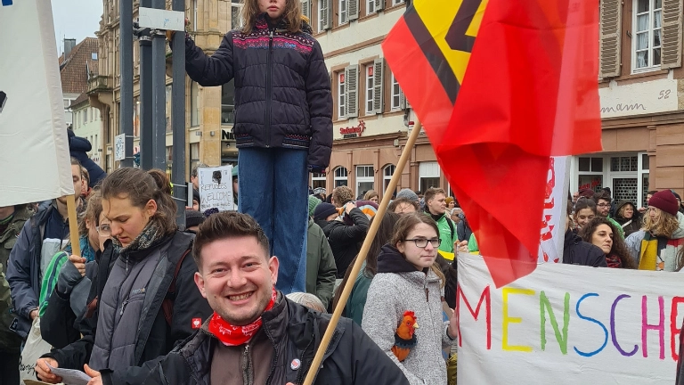 Gewerkschafter zeigen Flagge in Landau
