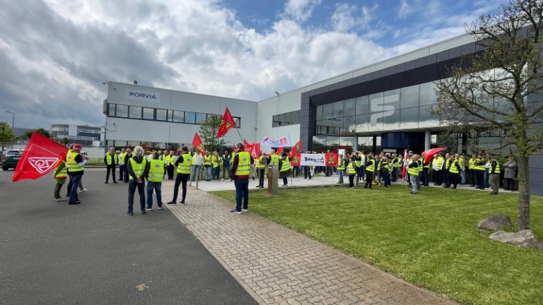 Warnstreik für Sozialtarifvertrag bei Faurecia