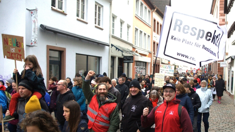 Gewerkschafter zeigen Flagge in Landau