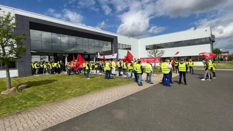 Warnstreik für Sozialtarifvertrag bei Faurecia