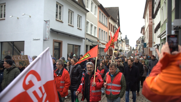 Gewerkschafter zeigen Flagge in Landau