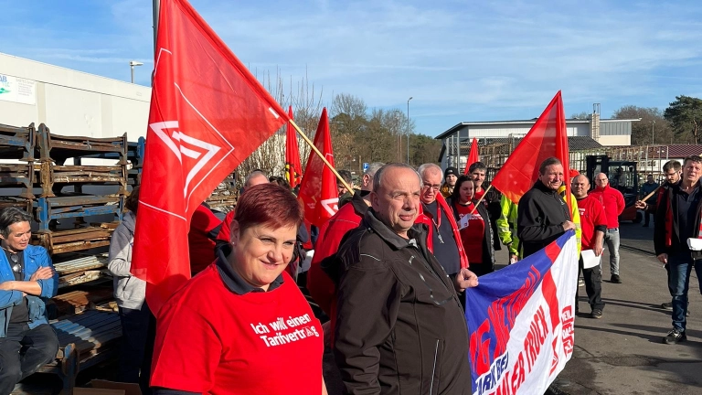 Warnstreik bei Berger Metallwaren in Berg