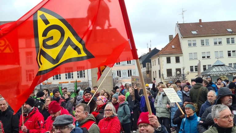 Gewerkschafter zeigen Flagge in Landau