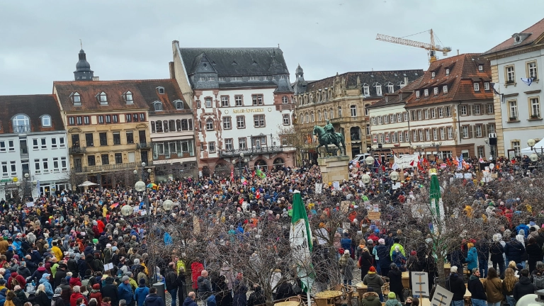 Gewerkschafter zeigen Flagge in Landau