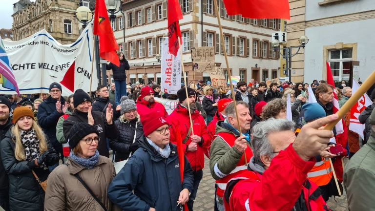Gewerkschafter zeigen Flagge in Landau