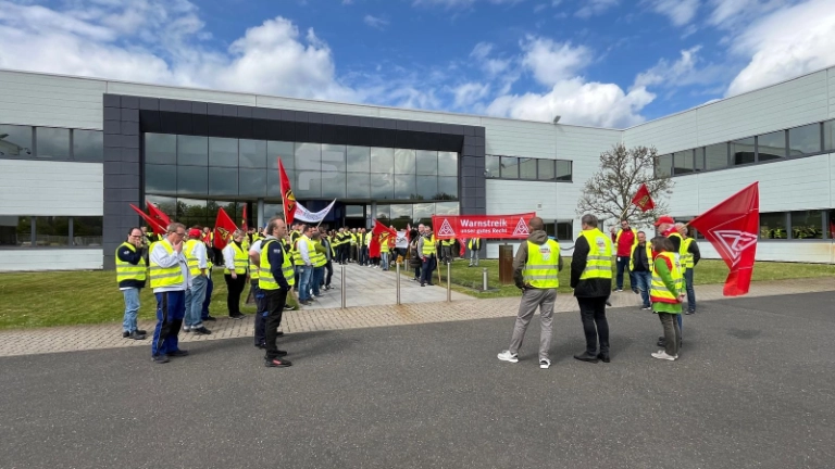 Warnstreik für Sozialtarifvertrag bei Faurecia