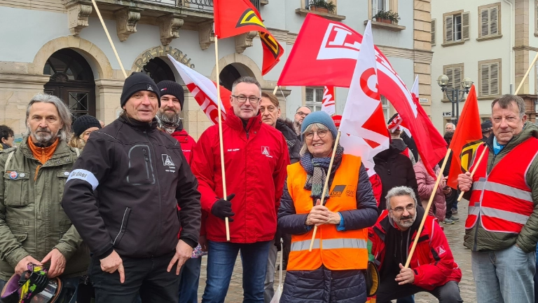 Gewerkschafter zeigen Flagge in Landau