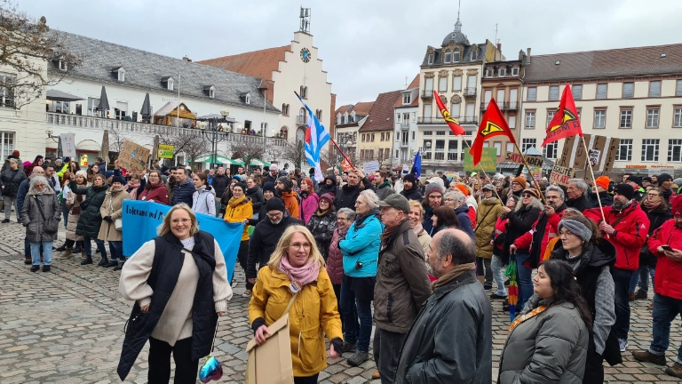 Gewerkschafter zeigen Flagge in Landau